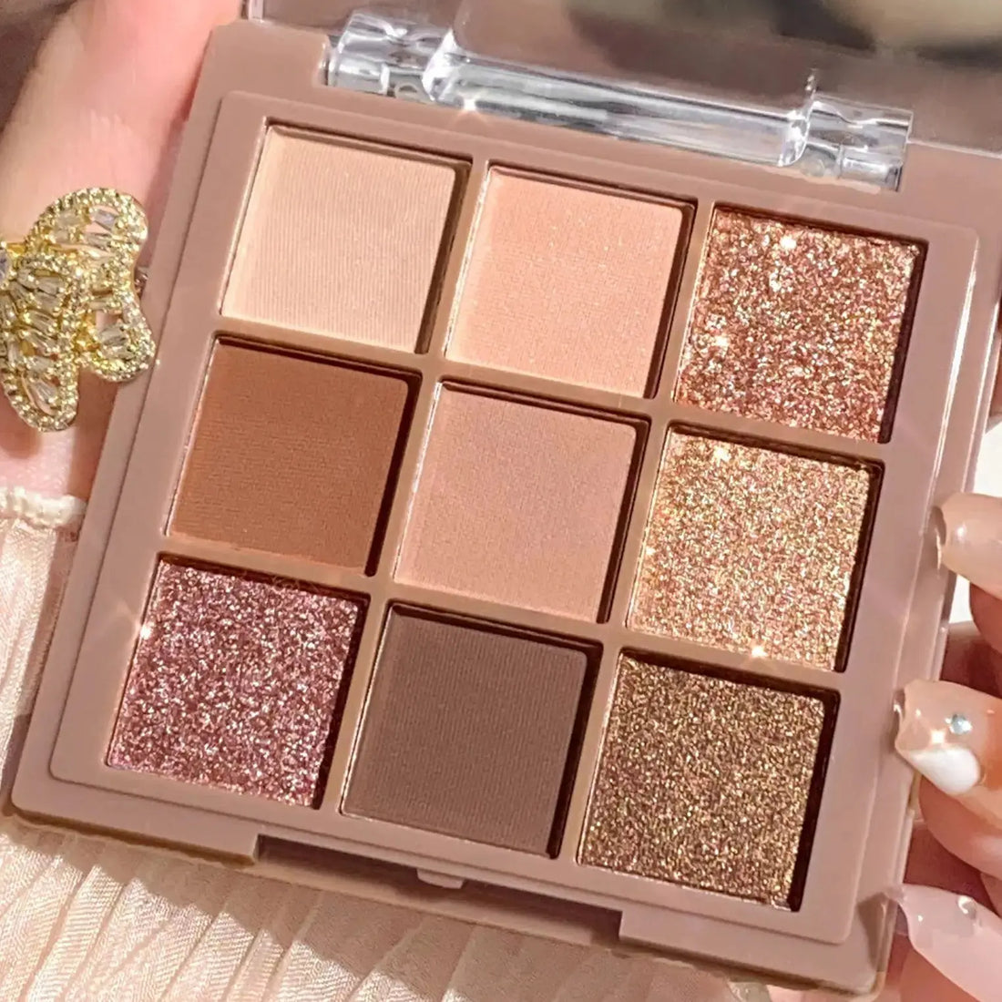 Luxurious 9-18 color eyeshadow palette - Velvet matte and shimmer effect, durable waterproof, berry, brown and nude tones - Glits & Glam